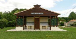 Faade Ouest de l'aire de service de camping car  La Mothe saint-Hray