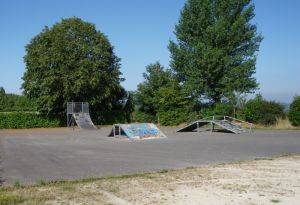 Ct est du terrain de rollers-skates  La mothe saint-Hray