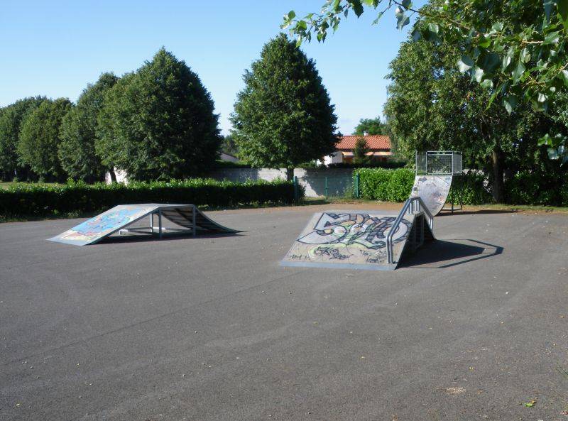 Ct Nord du terrain de rollers-skates  La mothe saint-Hray