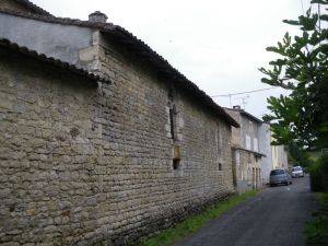 Faade rue du ptis de l'ancienne lproserie  La Mothe saint-Hray