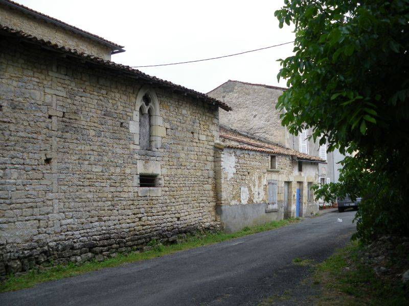 Faade rue du ptis de l'ancienne lproserie  La Mothe saint-Hray