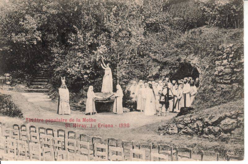 Le thtre d'extrieur et le parc de La Mothe saint Hray