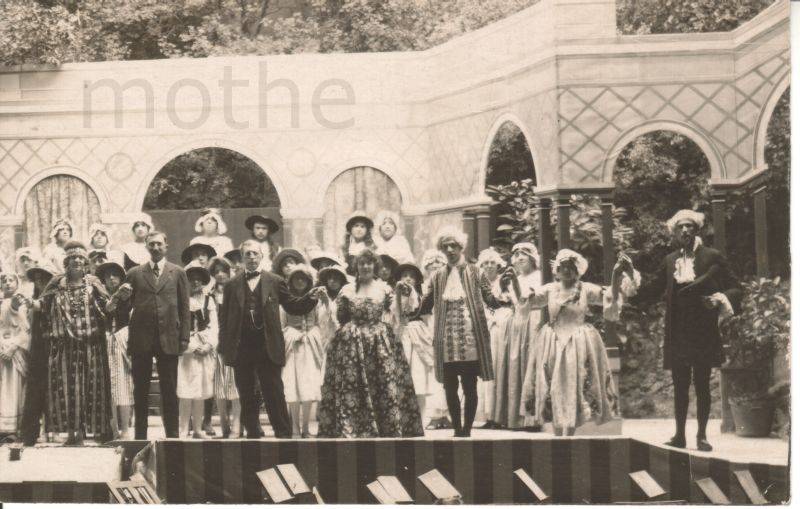 Le thtre d'extrieur et le parc de La Mothe saint Hray