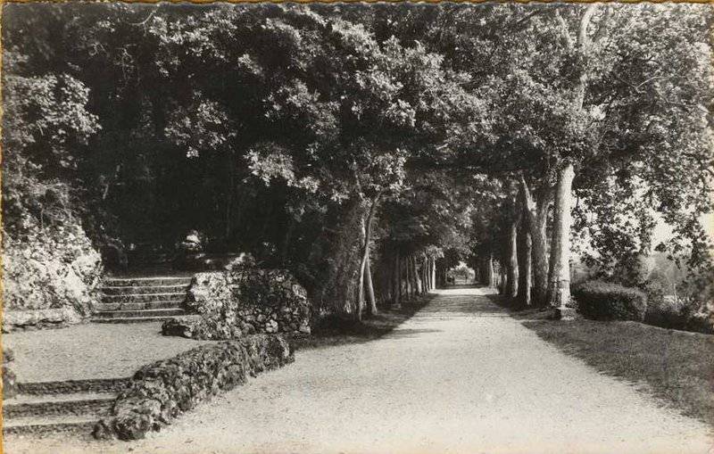 Le thtre d'extrieur et le parc de La Mothe saint Hray