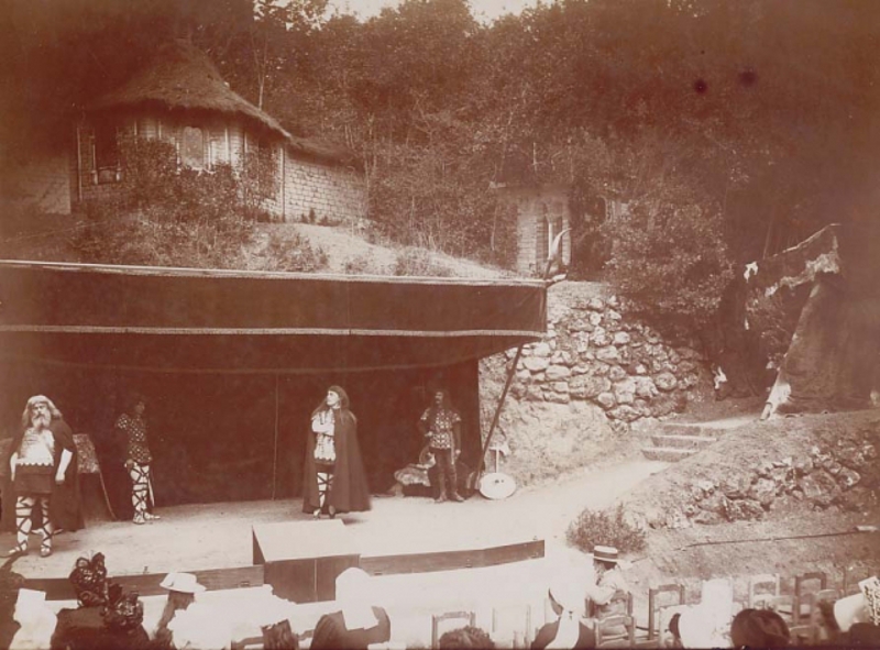 Le thtre d'extrieur et le parc de La Mothe saint Hray