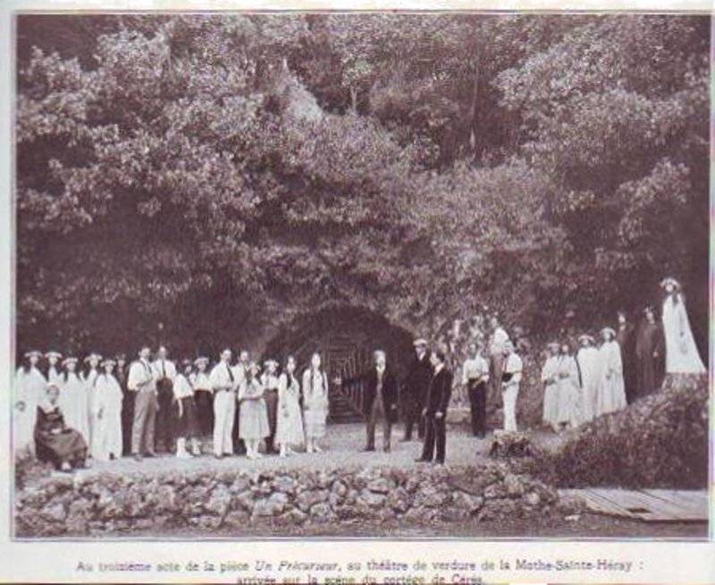 Le thtre d'extrieur et le parc de La Mothe saint Hray