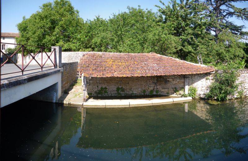 Les lavoirs de La Mothe saint-Hray.